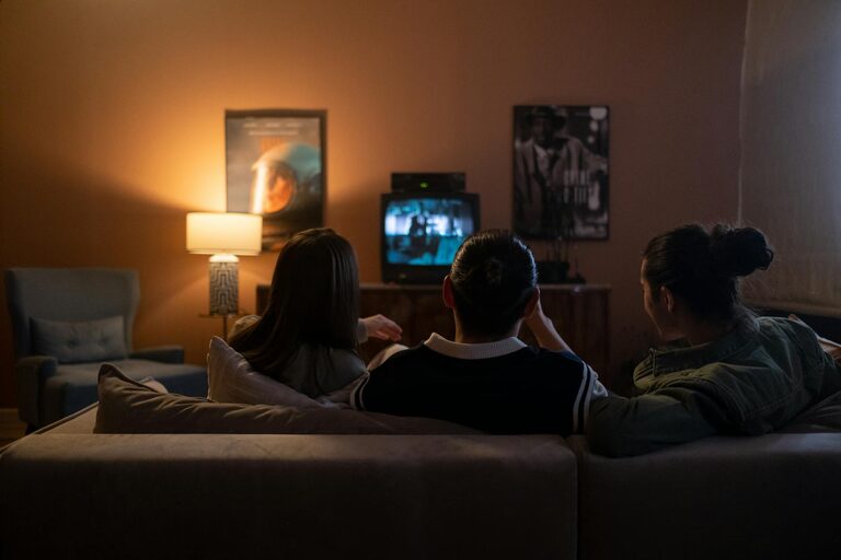 How to Plan the Perfect Screen-Light Evening at Home